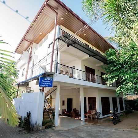 Suwani Pinnawala Homestay エクステリア 写真
