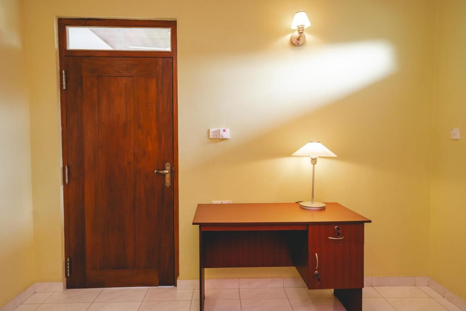 Suwani Pinnawala Homestay エクステリア 写真