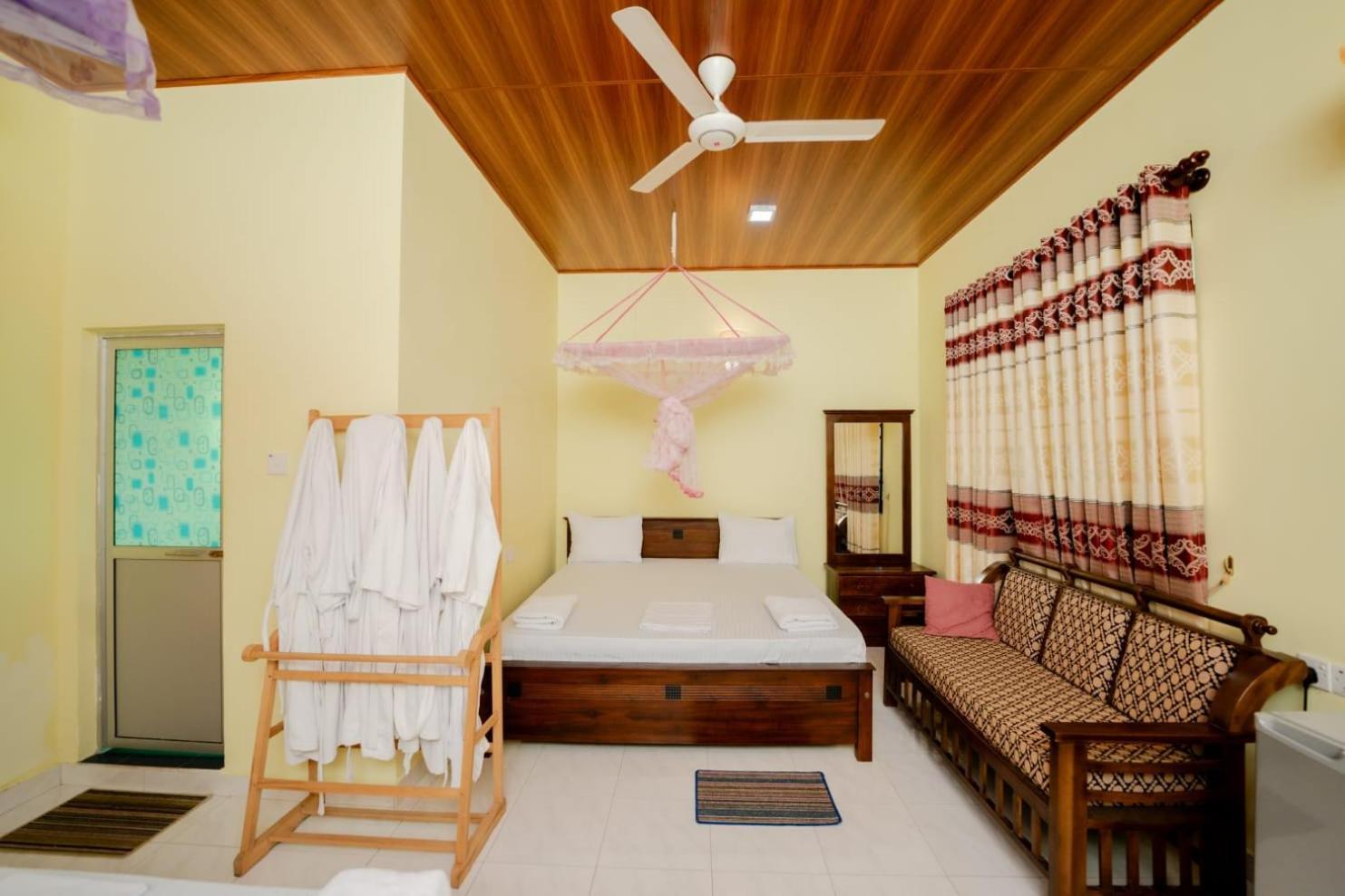 Suwani Pinnawala Homestay エクステリア 写真