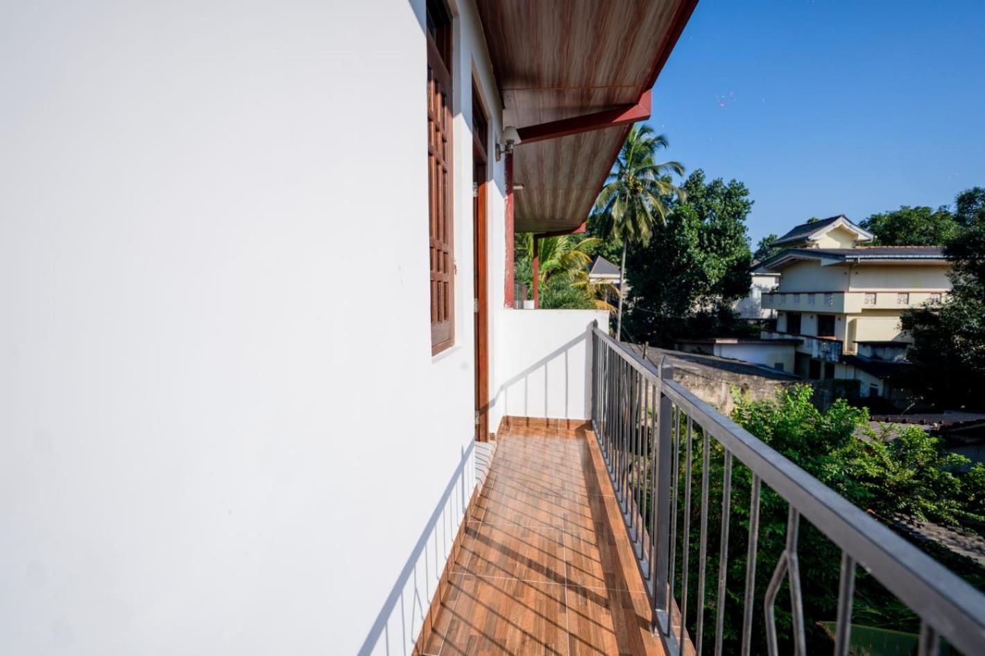Suwani Pinnawala Homestay エクステリア 写真