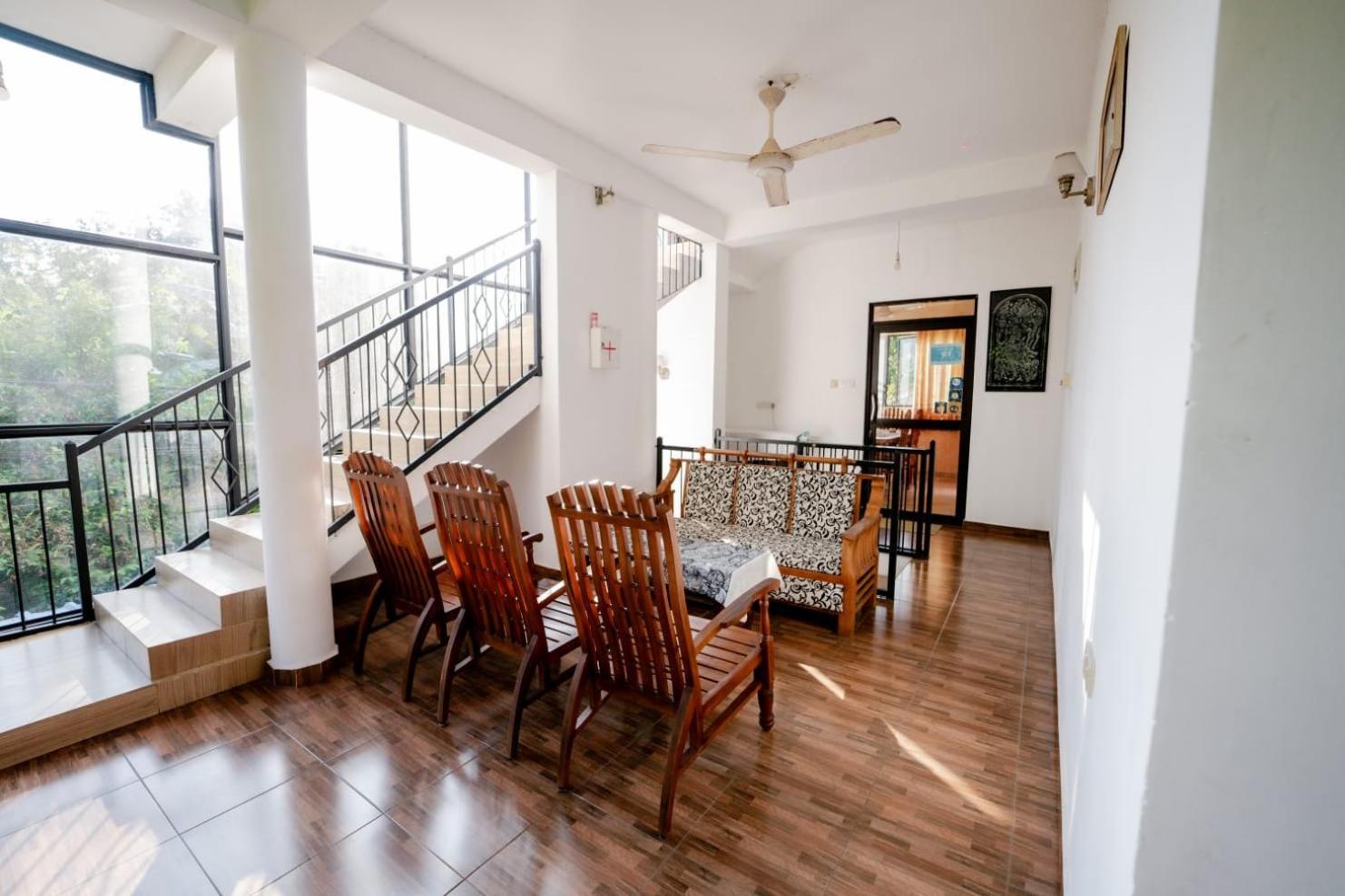 Suwani Pinnawala Homestay エクステリア 写真