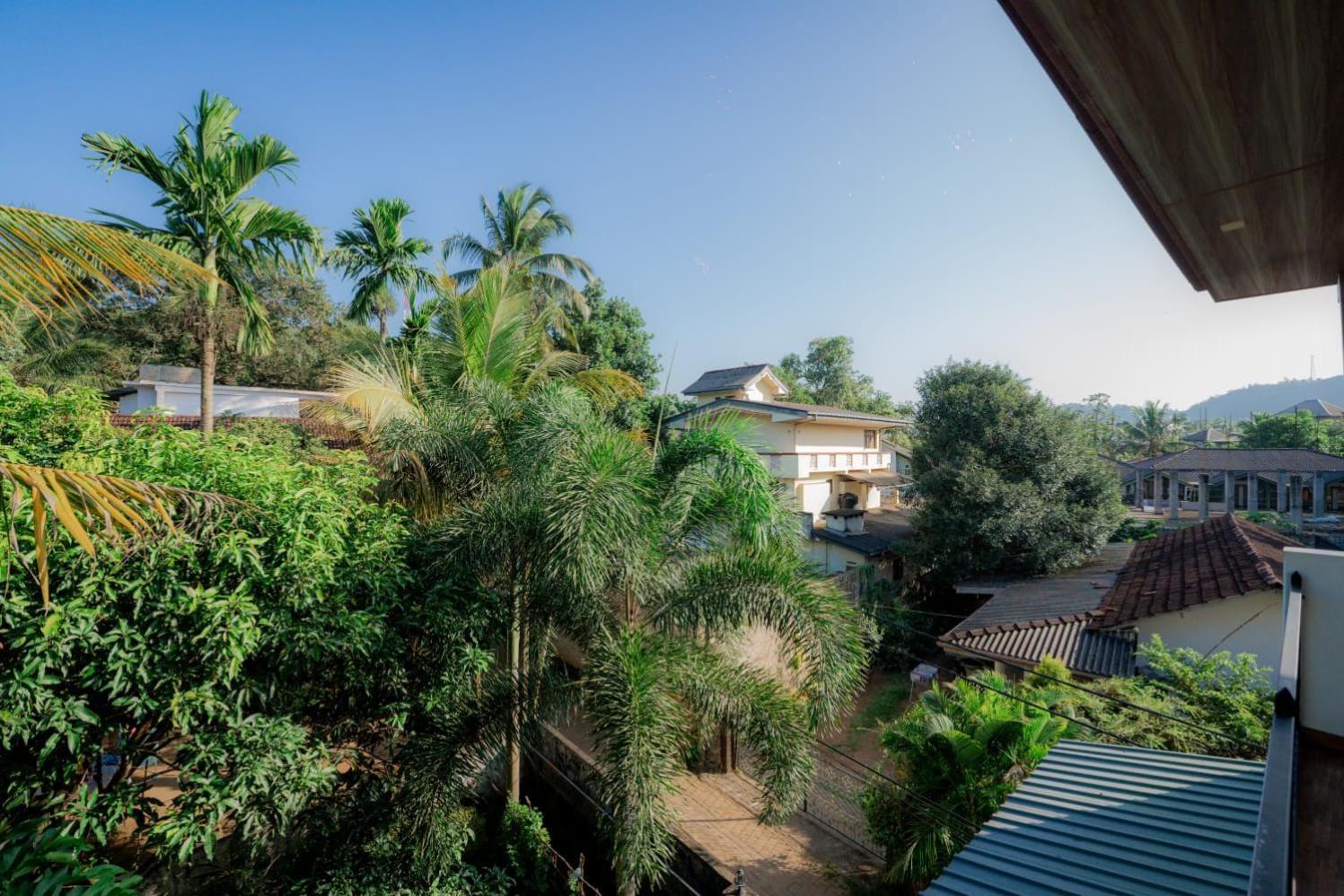 Suwani Pinnawala Homestay エクステリア 写真