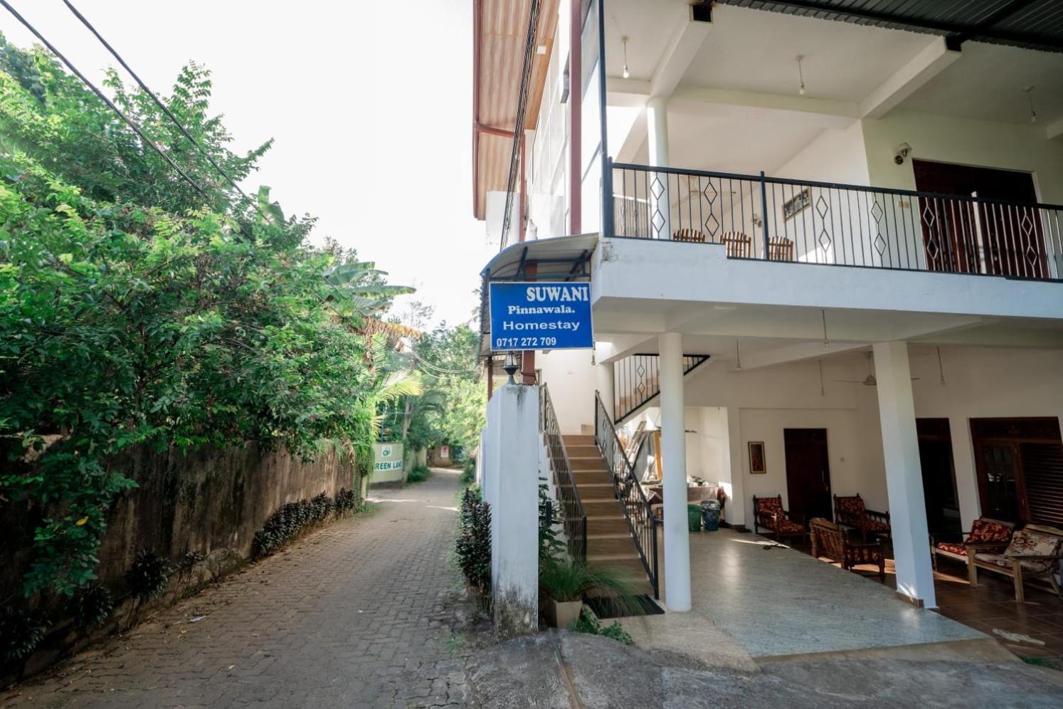 Suwani Pinnawala Homestay エクステリア 写真