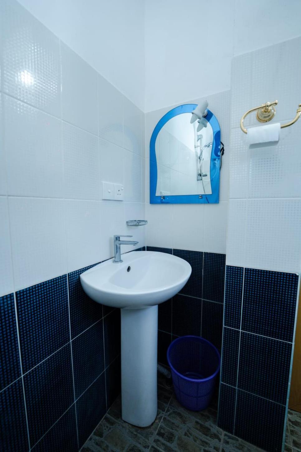 Suwani Pinnawala Homestay エクステリア 写真