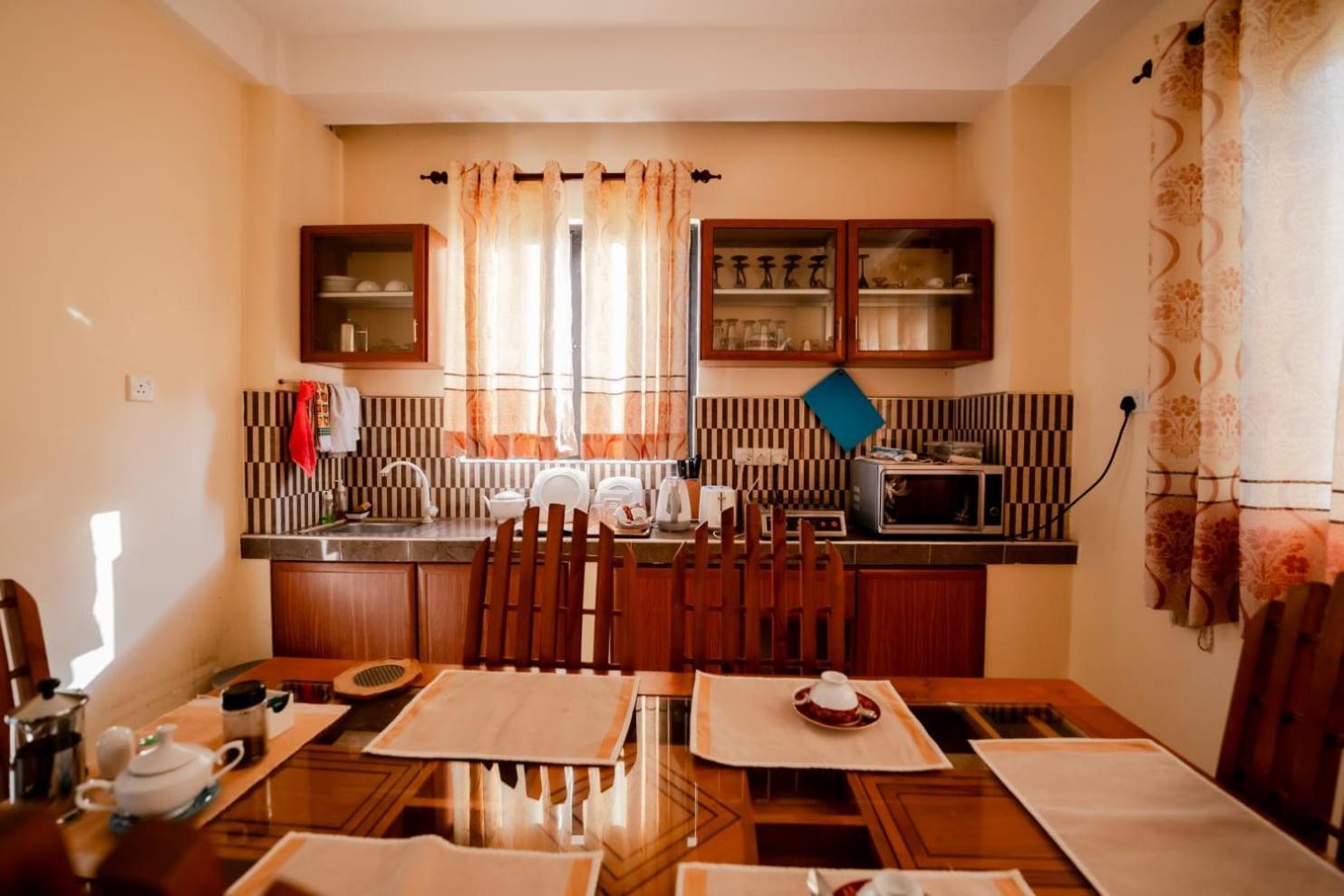 Suwani Pinnawala Homestay エクステリア 写真