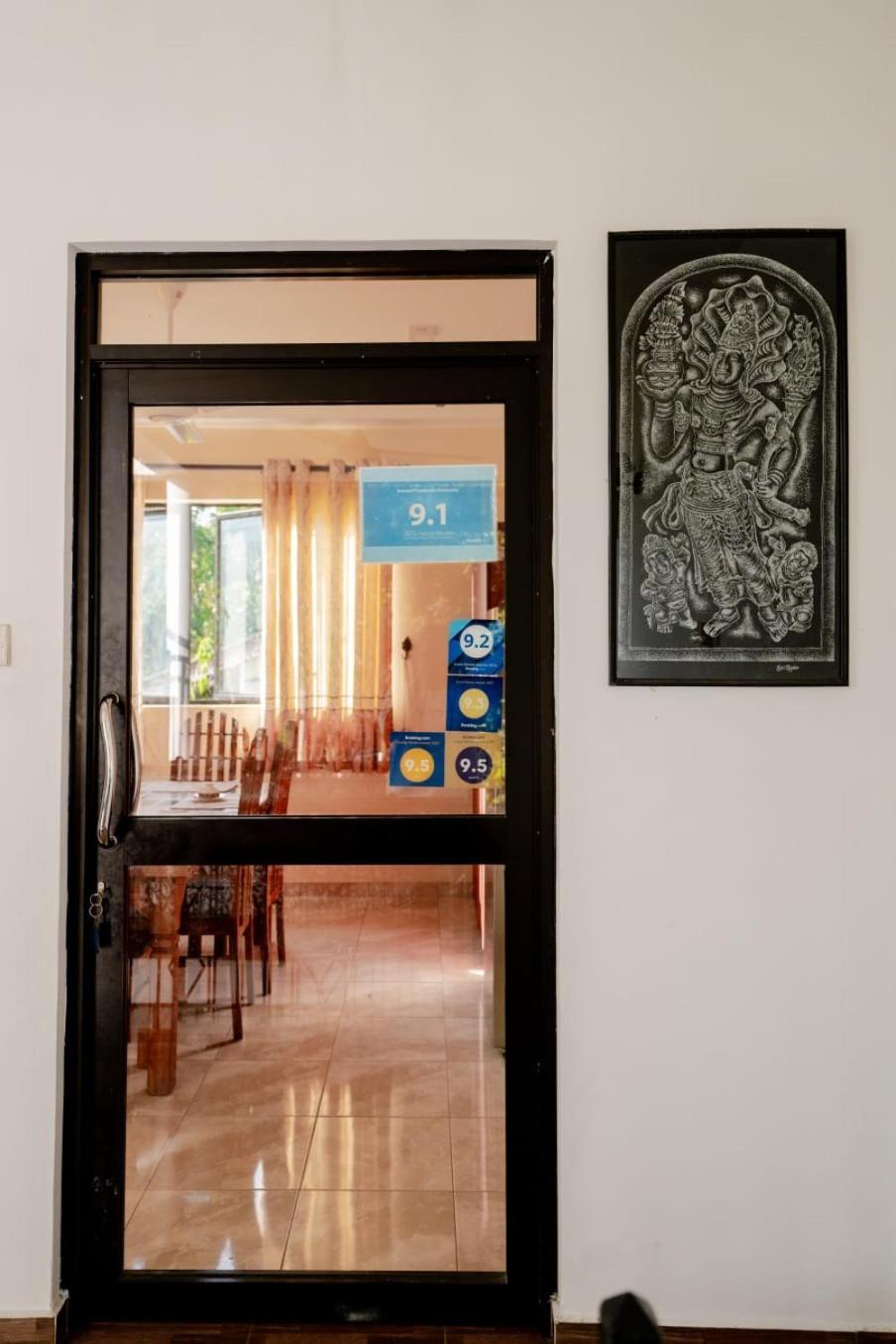 Suwani Pinnawala Homestay エクステリア 写真