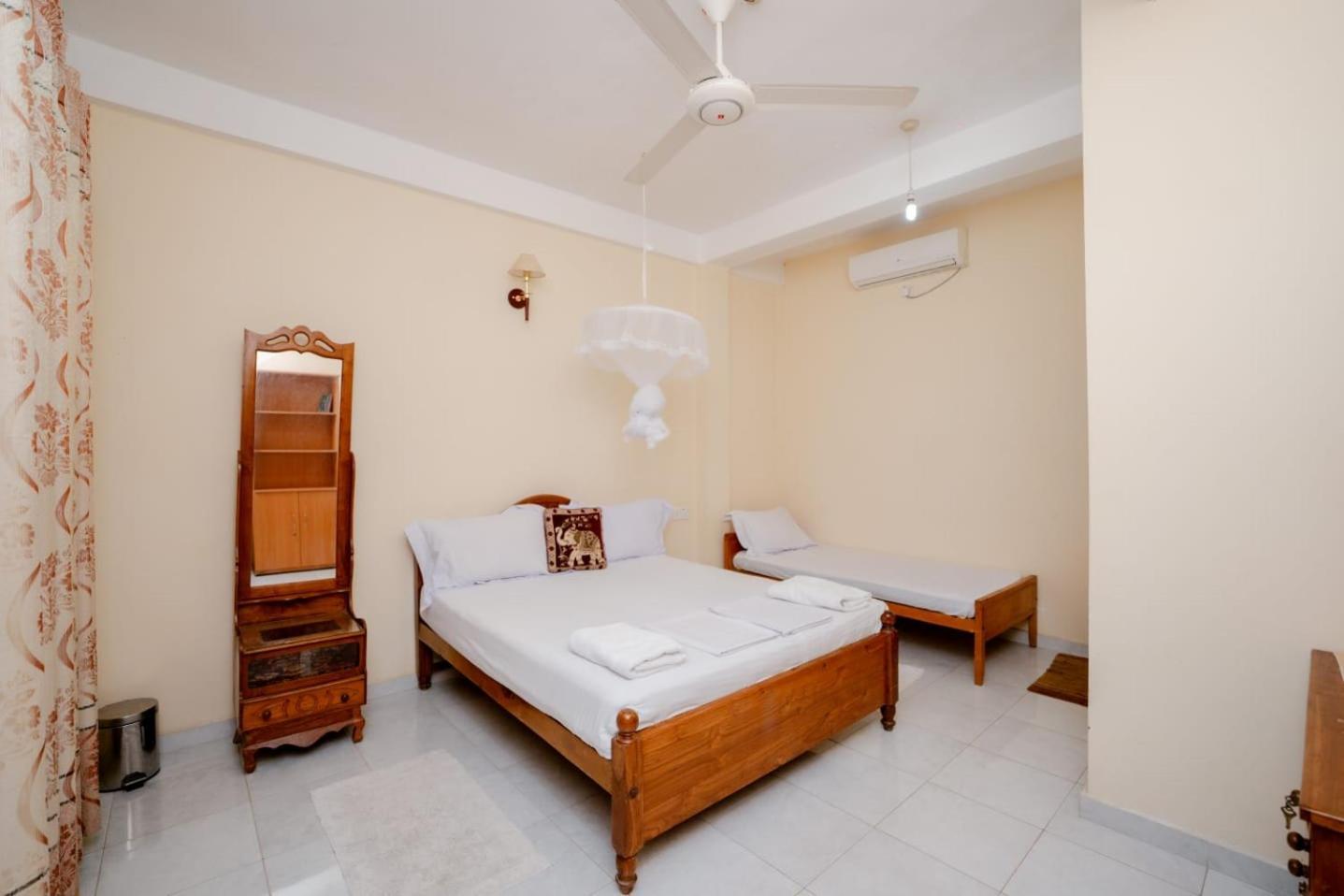 Suwani Pinnawala Homestay エクステリア 写真