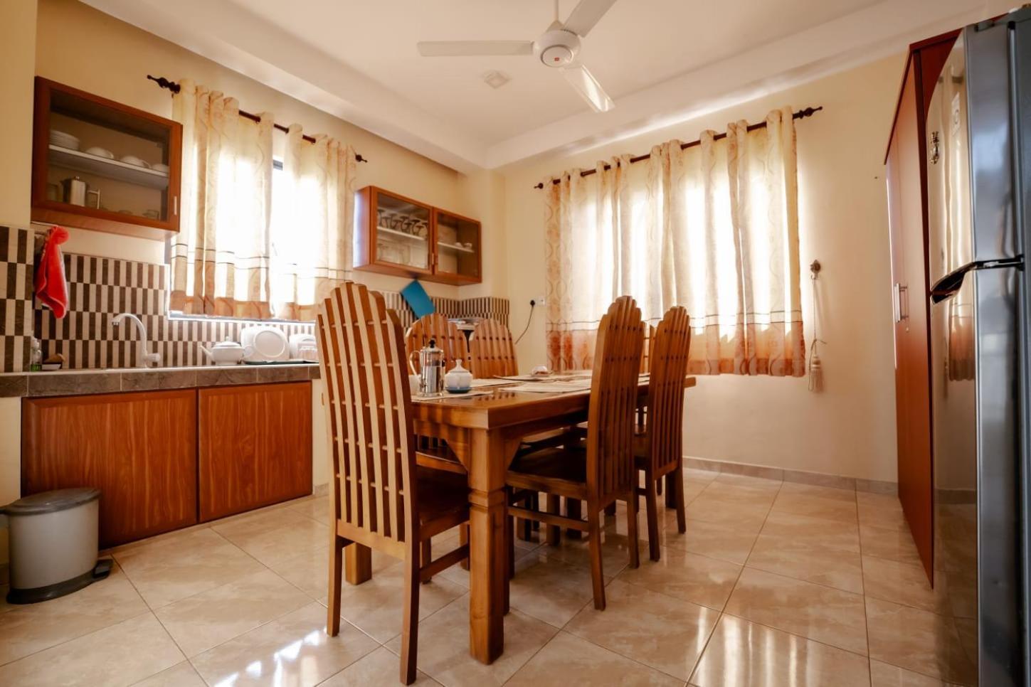 Suwani Pinnawala Homestay エクステリア 写真