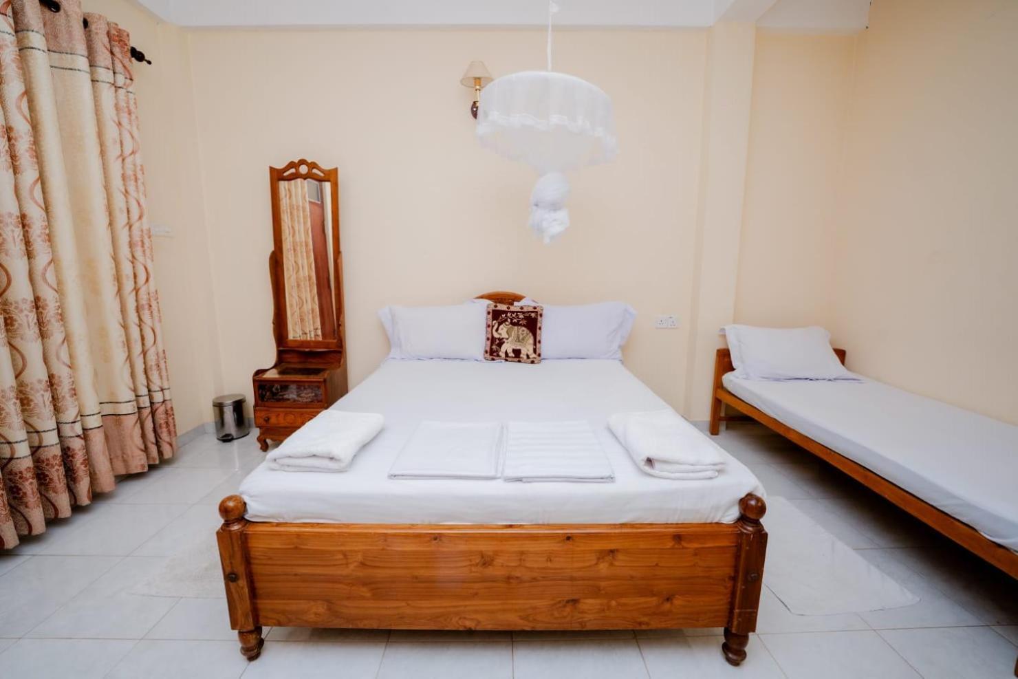 Suwani Pinnawala Homestay エクステリア 写真