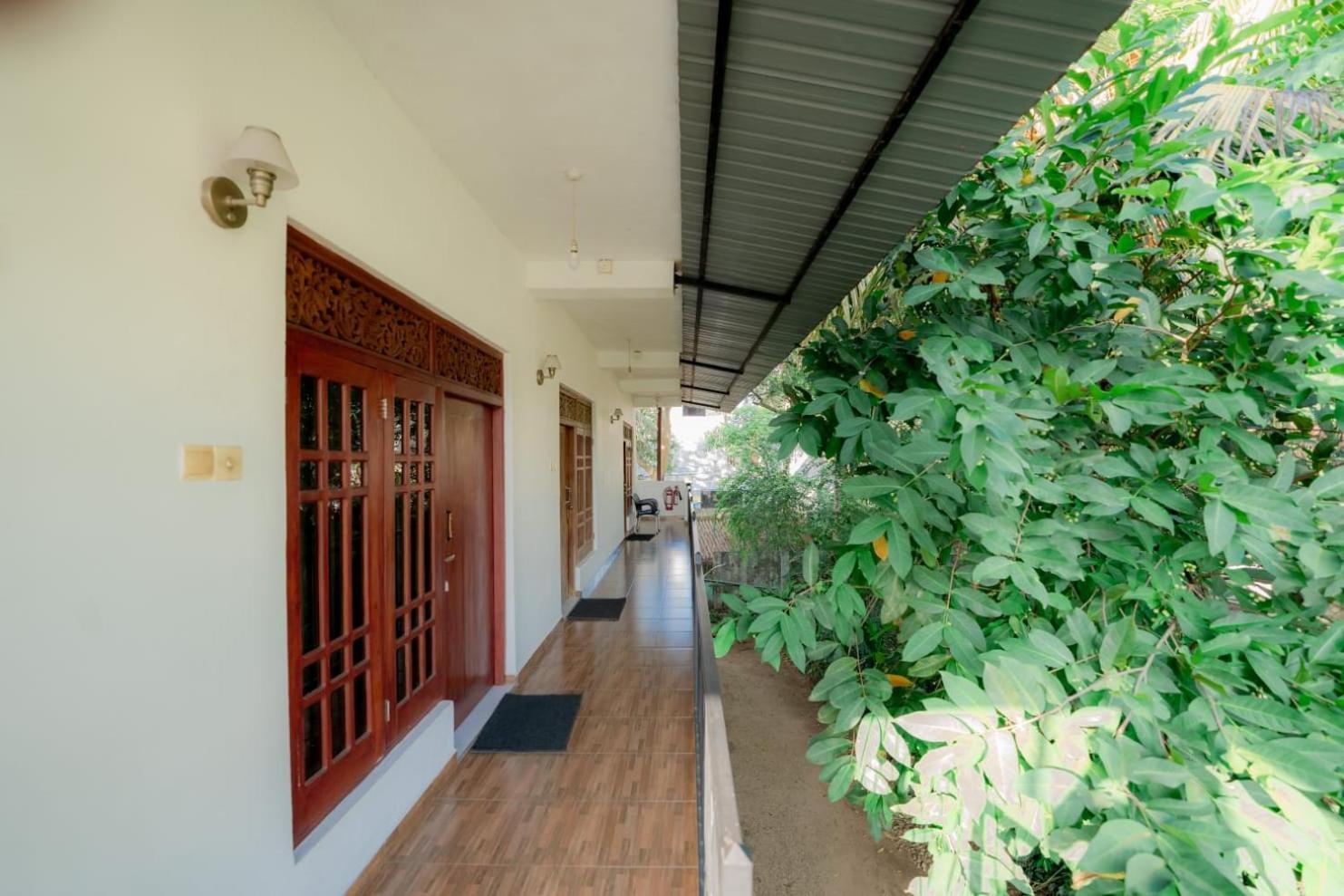 Suwani Pinnawala Homestay エクステリア 写真