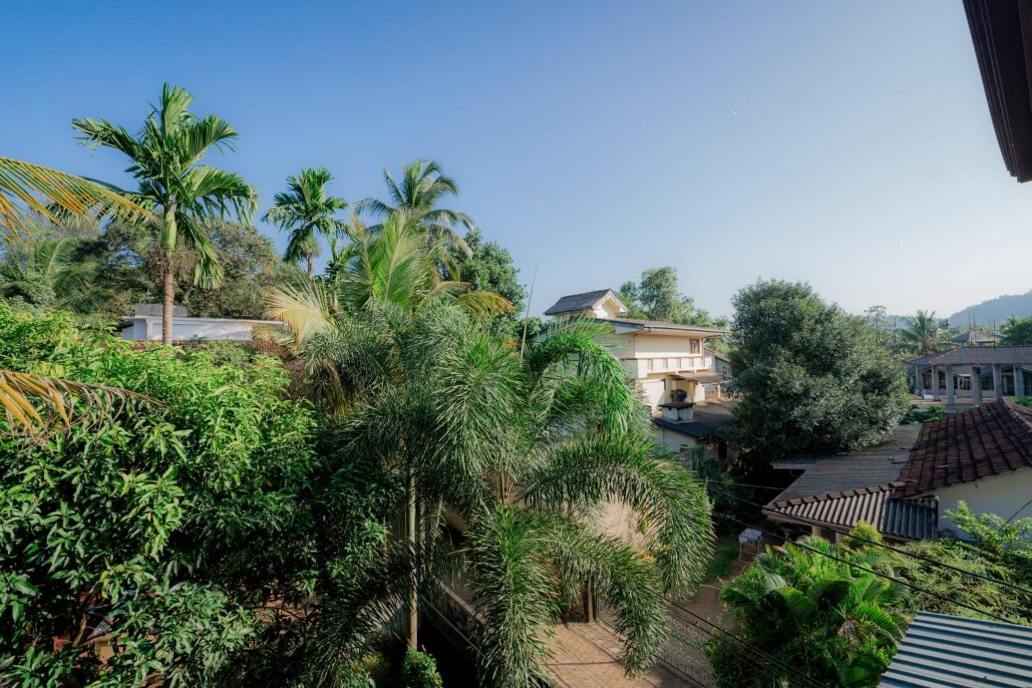Suwani Pinnawala Homestay エクステリア 写真