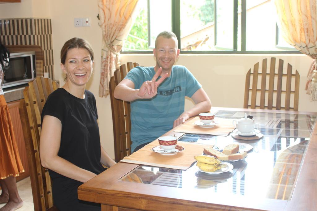 Suwani Pinnawala Homestay エクステリア 写真