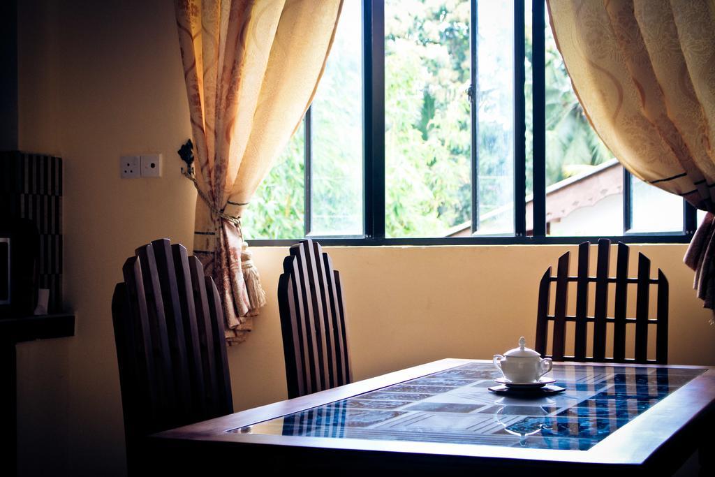 Suwani Pinnawala Homestay エクステリア 写真