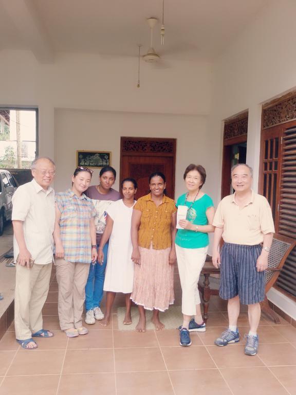 Suwani Pinnawala Homestay エクステリア 写真